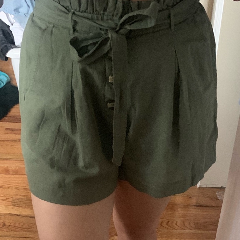 BELTED SHORTS
